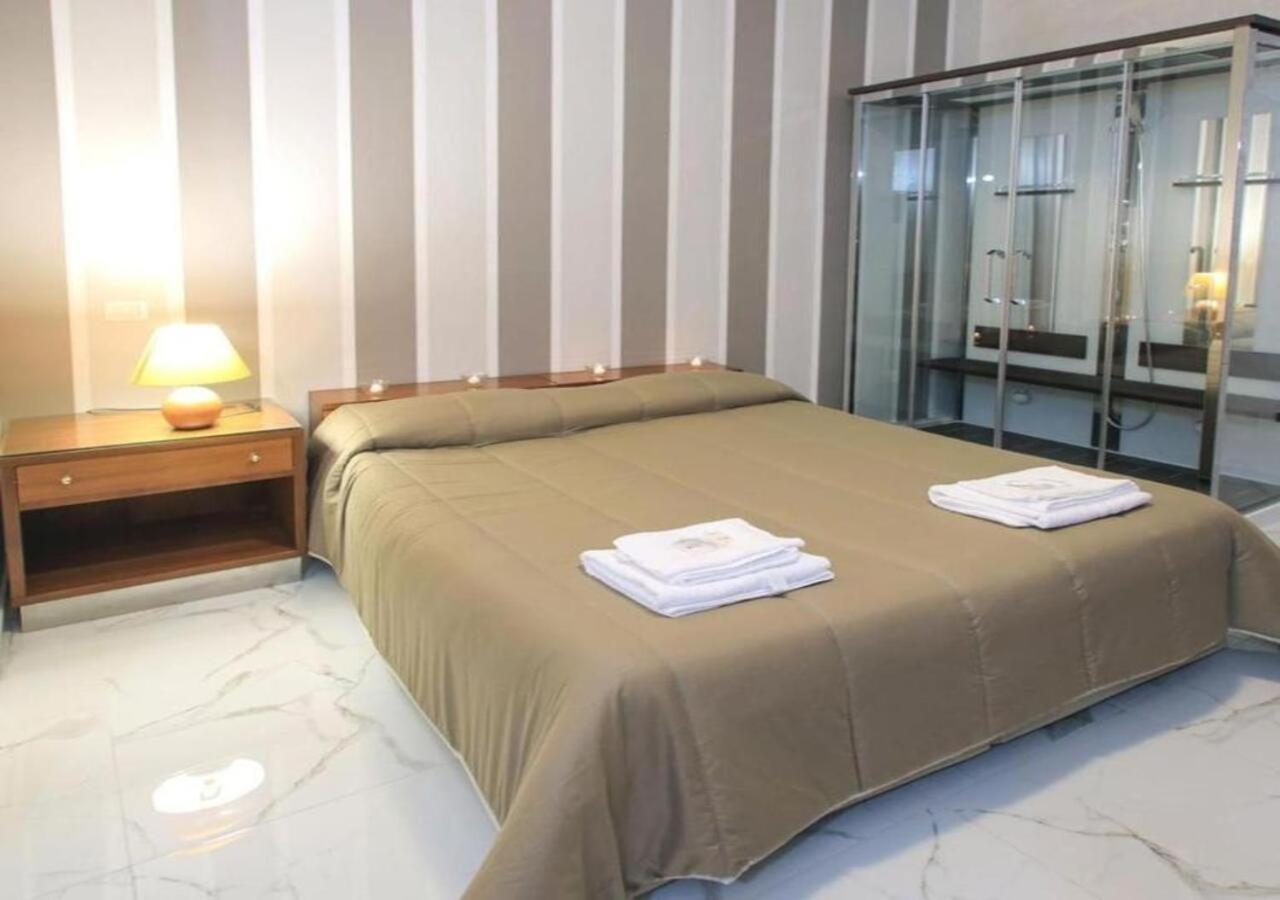 Hotel Holiday Foggia Exterior photo