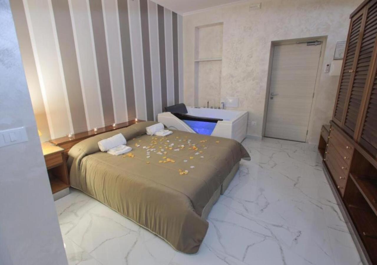 Hotel Holiday Foggia Exterior photo